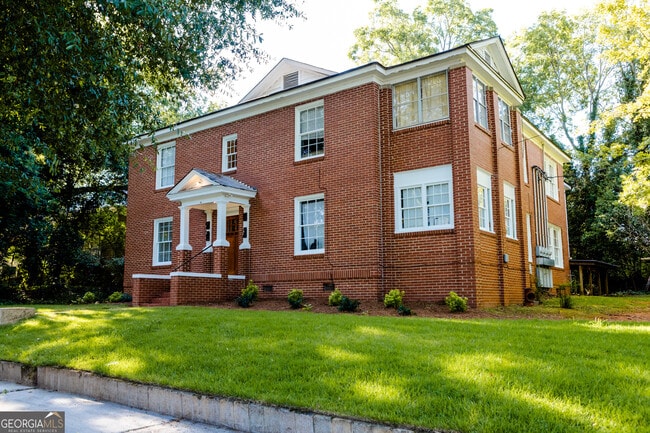 Building Photo - 111 E Screven St