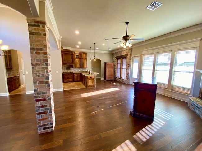 Building Photo - ** AVAILABLE JUNE 1ST ** STUNNING 4/3.5 IN...