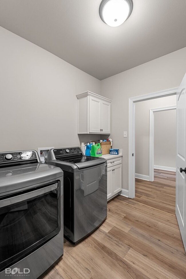 Building Photo - 315 Hummingbird Ln