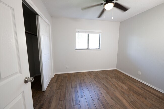 Building Photo - 309 Whispering Sands Ct SE