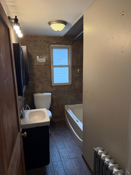 Building Photo - 441 Nichols St