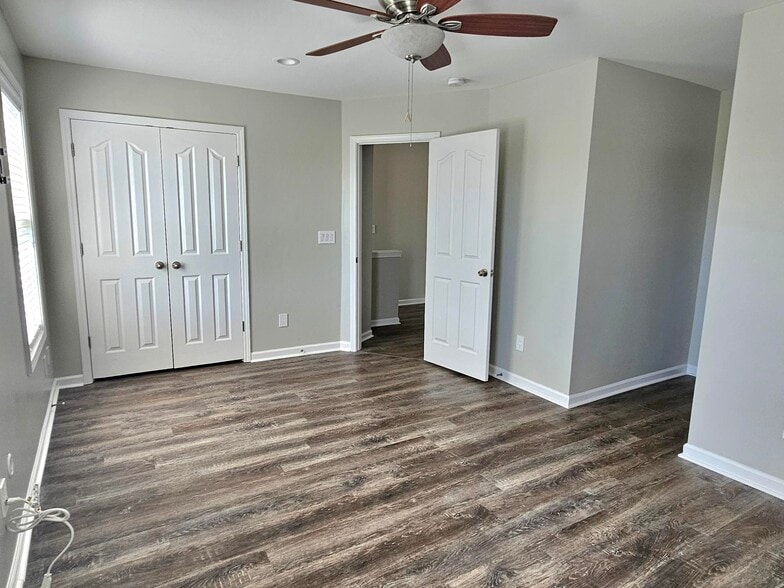 Building Photo - 5817 Fox Point Cir