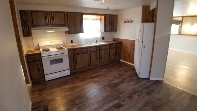 Building Photo - 3 Bed 2 Bath Fully Remodeled Mobile Home w...