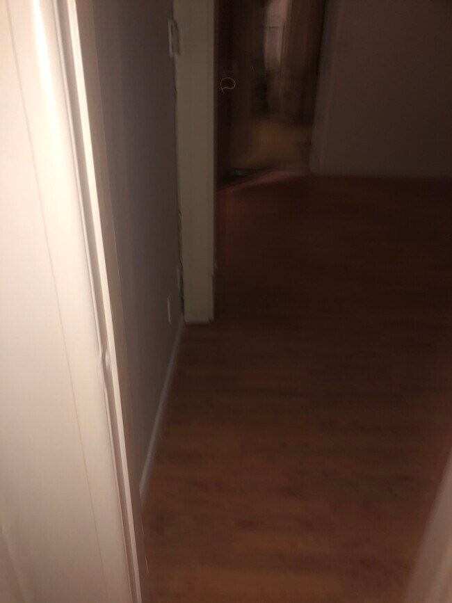 Building Photo - 407 Violet Ave