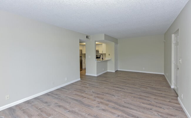 Building Photo - 1531 SE Royal Green Cir