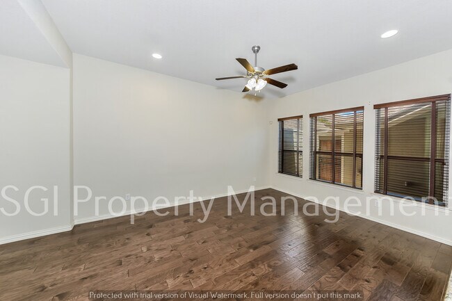 Building Photo - 679 Emily Ln