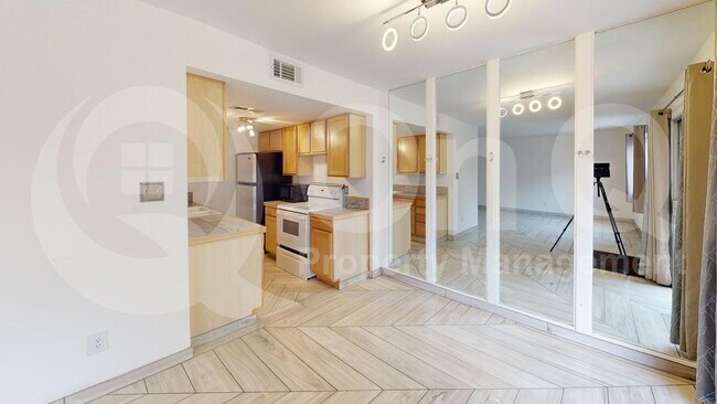 Building Photo - 1154 N 85th Pl