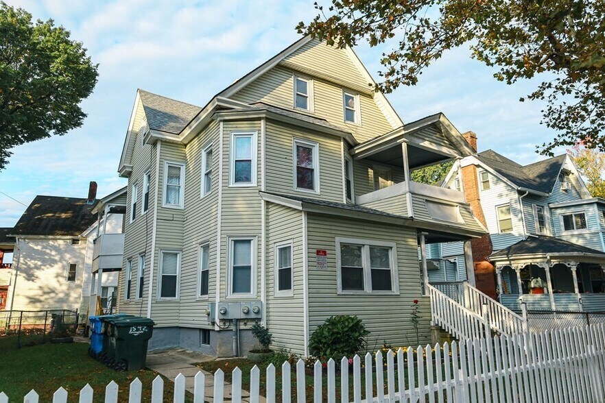 Primary Photo - 1594 Dwight St