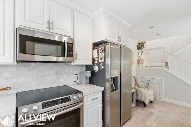 Building Photo - 2 br, 2.5 bath House - 8 Clover Hill Lane