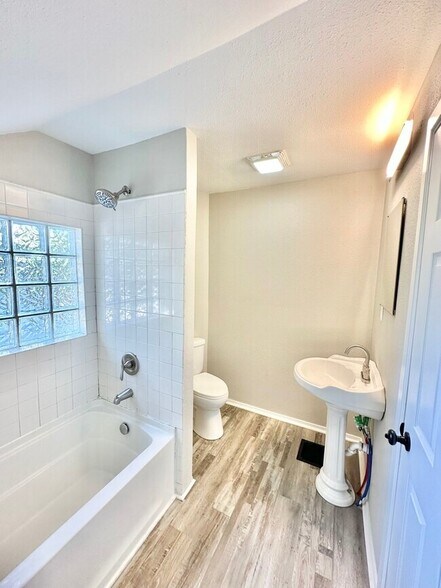 Building Photo - 1505 24th St