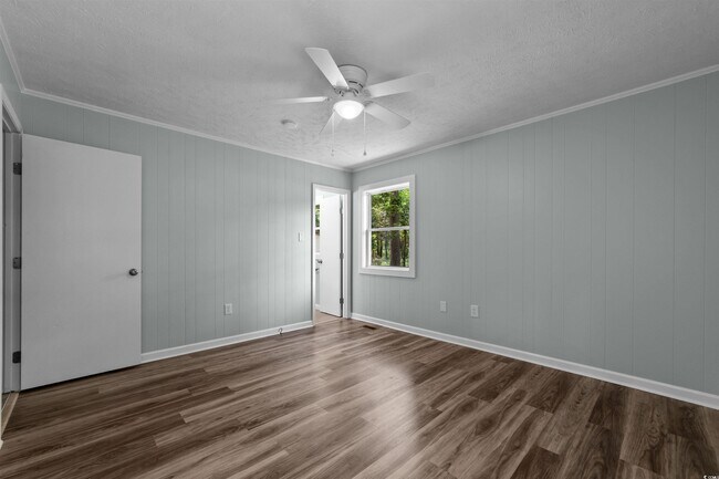 Building Photo - 1401 Twin Oaks Dr