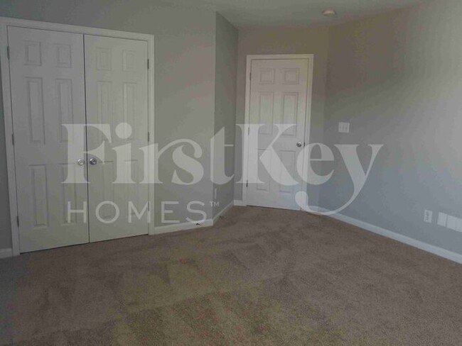Building Photo - 4406 Vernon Cir SE