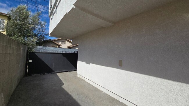 Building Photo - 71(439)