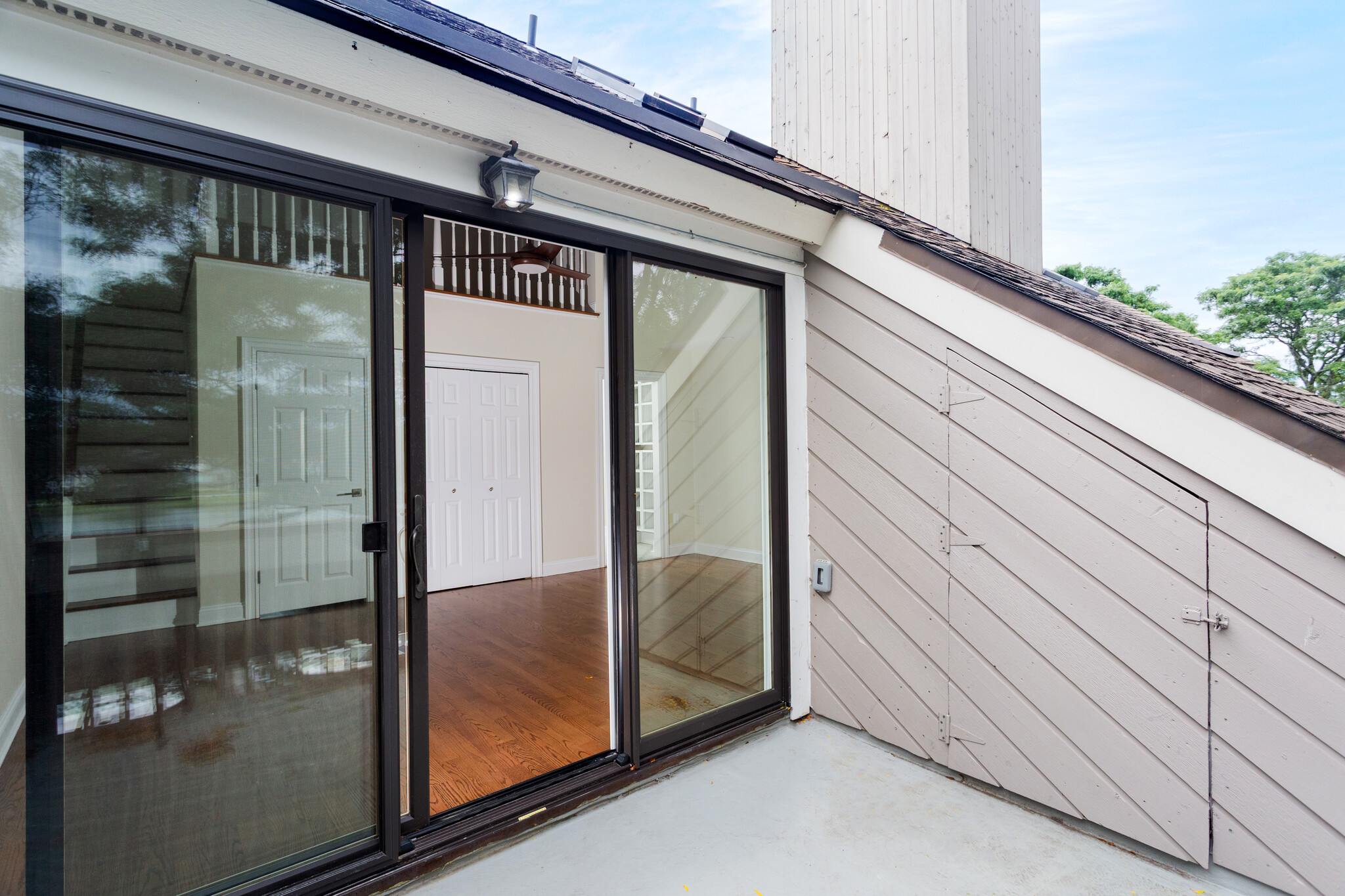 Balconyon Master - 15 River Rd