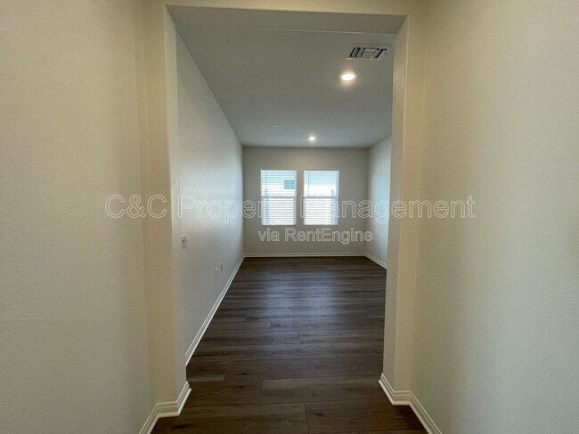 Building Photo - 25803 Sedona Ln