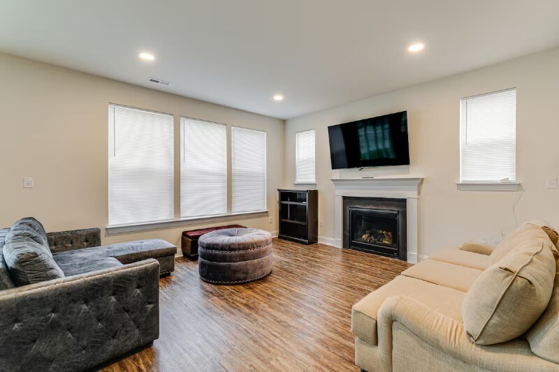 Building Photo - 23525 E Gate Dr
