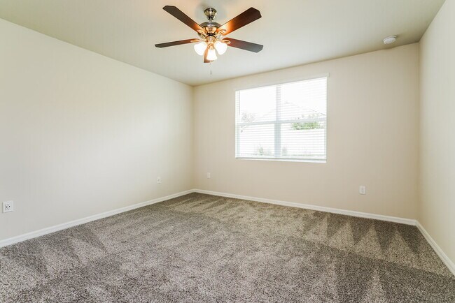 Building Photo - 1102 Oak Vly Dr