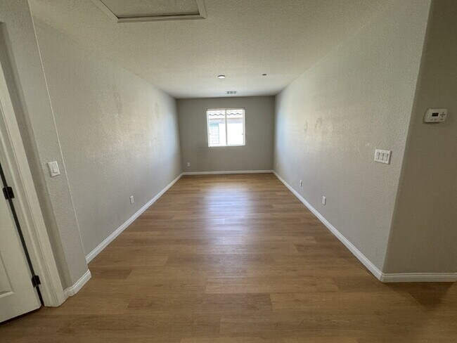 Building Photo - 235 Moonshot St