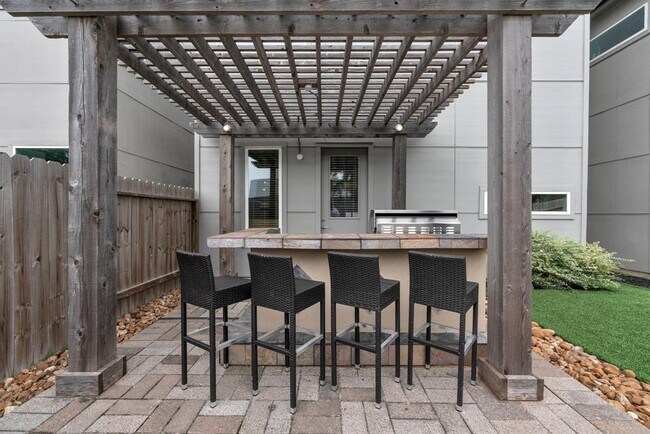 Building Photo - 5713 Pampero Ln