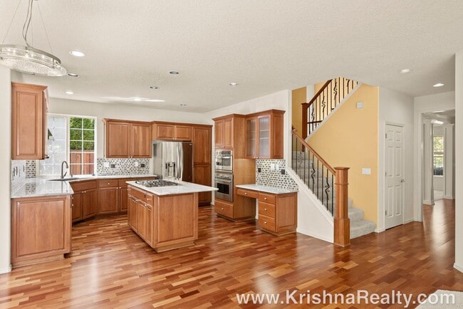 Building Photo - Beautiful 3 Bedroom | 2.5 Bathroom Single Family Home | 1 large bonus room | Located In Quiet Cas...