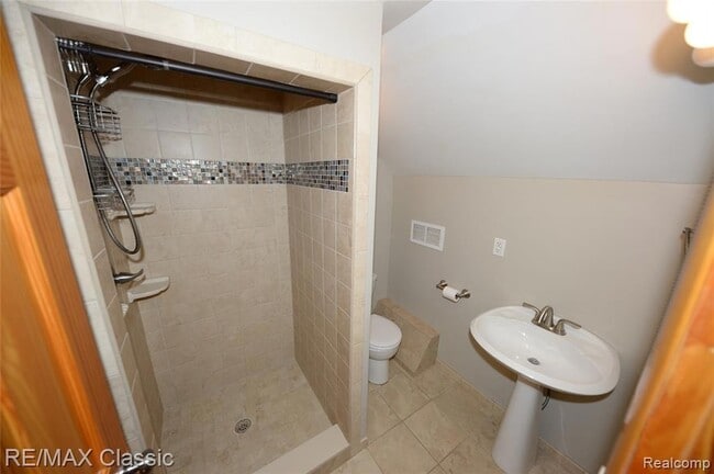Building Photo - 3534 Woodland Ave