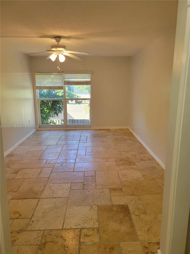 Building Photo - 2750 N 34th Ave