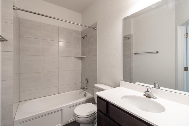 Building Photo - 909 Durness Dr