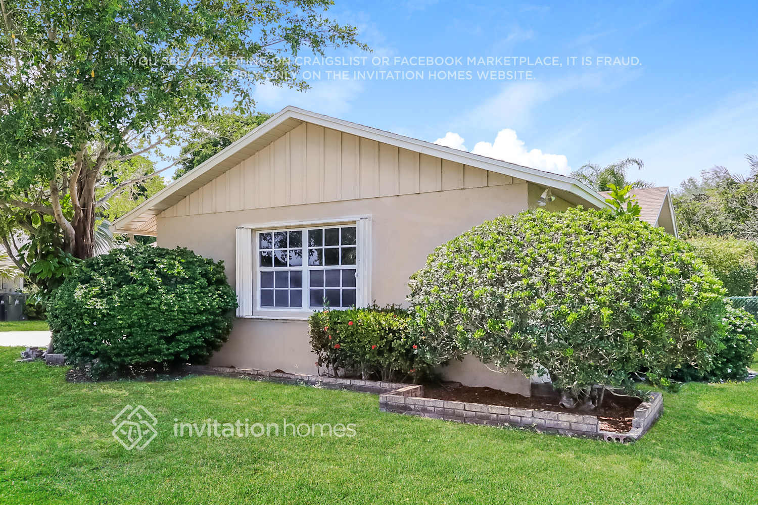 Building Photo - 1132 Essex Dr