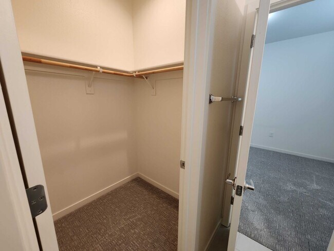 Building Photo - 250 Log Pond Ln