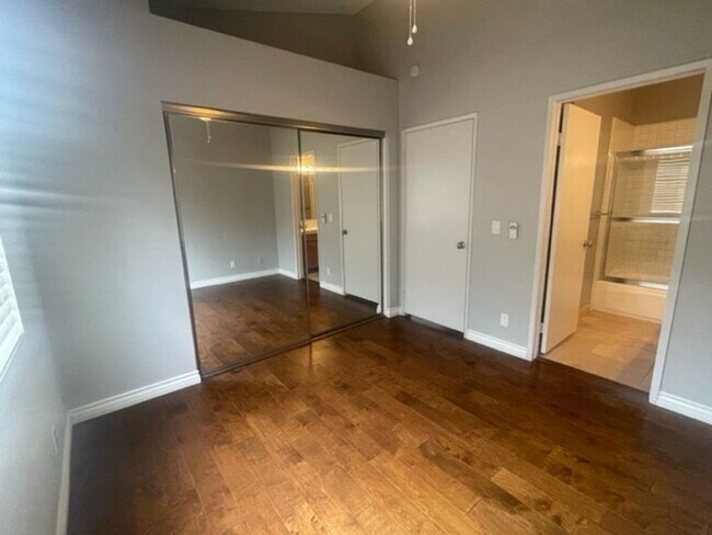 Building Photo - Comfortable Living with Private Patio and Community Amenities