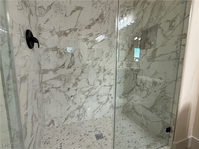 Building Photo - 2305 W Horizon Ridge Pkwy