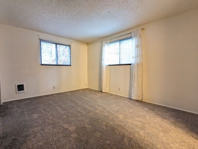 Building Photo - Fantastic 2-Bedroom, 1-Bath Home In E. Ama...