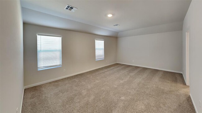 Building Photo - 2901 Firefly Dr