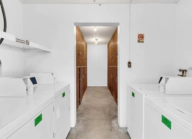 Building Photo - 1014 E South St