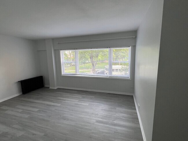Primary Photo - 7327 N. Rogers-206