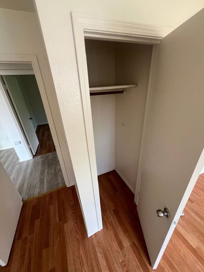 Building Photo - Oroville-3 bedroom 1 bath home, yard, newl...