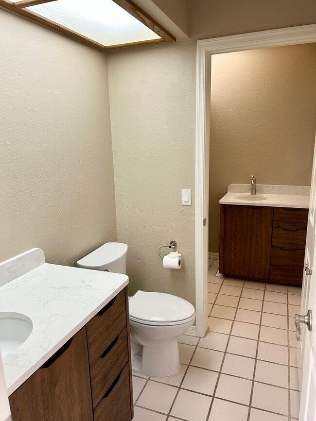 Building Photo - 10015 E Mountain View Rd