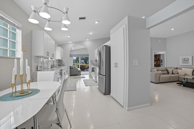 Building Photo - 12573 Coral Lakes Dr