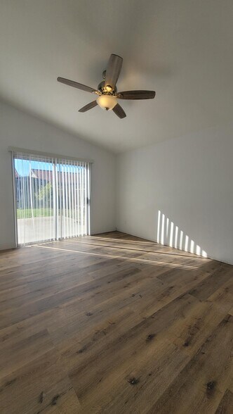 Masterbedroom - 15340 Murray Ave
