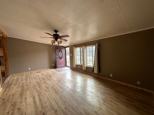 Building Photo - 3 Bedroom 2 Bathroom Double-Wide for Rent in Bloomfield