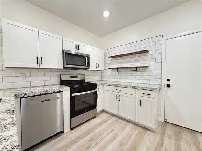 Building Photo - 7976 Cook Islands Ct