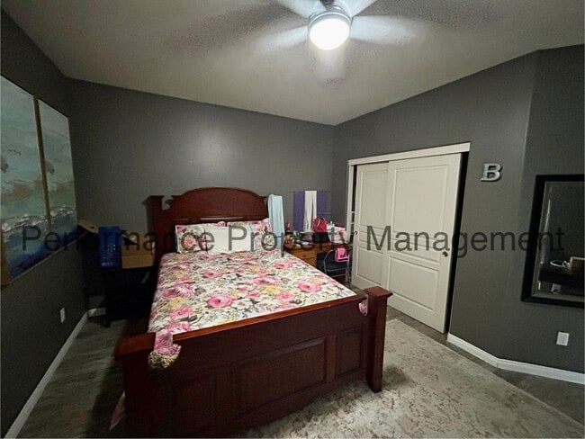 Building Photo - Stunning 4 Bed/3 Bath NW Bakersfield Home ...