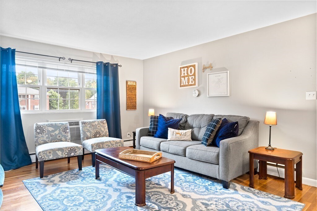 Living room - 25 Arlington Rd