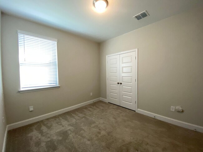 Building Photo - Live Minutes from Historic Gruene and Downtown New Braunfels! 4/3/2 Home in Gruenefield Subdivisi...