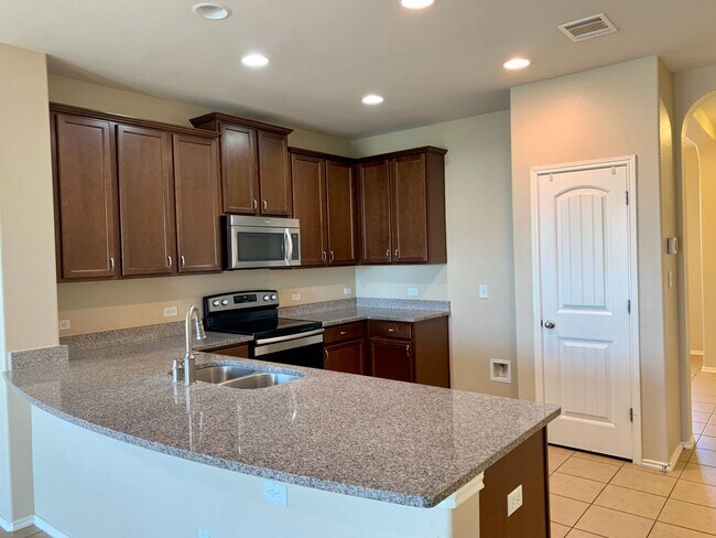 Building Photo - Spacious 5 Bedroom Home in Reserve at Westcreek