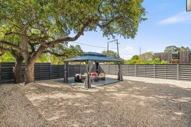 Building Photo - 814 W Mary St