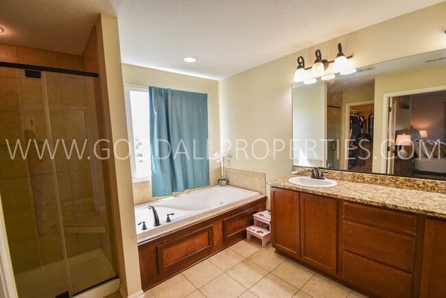 Building Photo - 5 Bedroom Home with Fenced Yard, and 3 Car Garage in Waukee