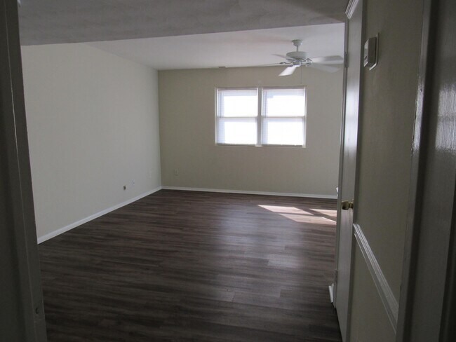 Building Photo - 800 St Denis Ct