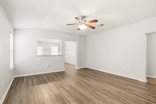 Building Photo - 4 Bed, No Carpet Home in Kyle, Available for Immediate Move-In