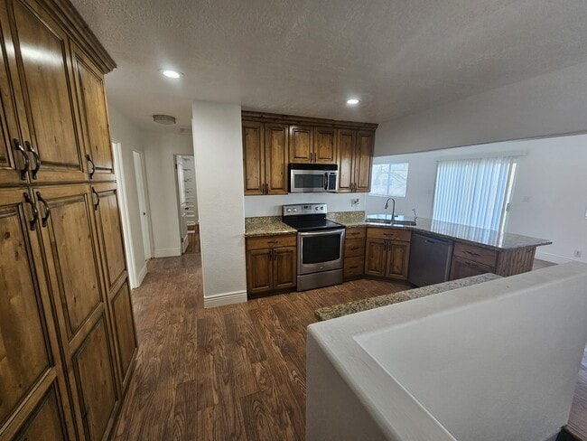 Building Photo - 74 W Plum St